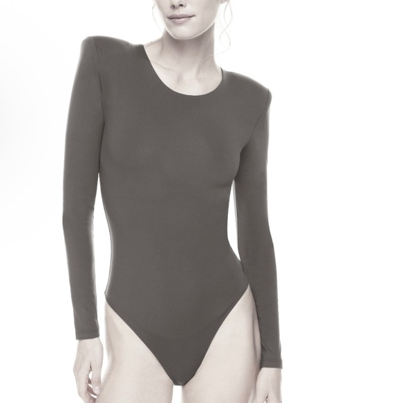 Aritzia Babaton Bodysuit Contour Shoulder Pad Longsleeve Light Gray Crew neck M - Picture 2 of 15
